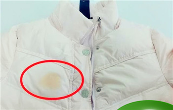 羽绒服上的油渍拿去干洗店，可以洗干净吗