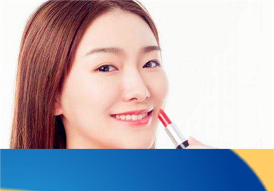 如何涂口红才不会掉色
