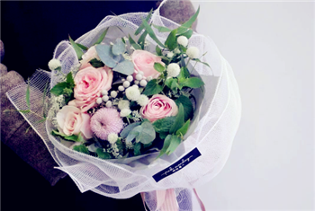 给女朋友送花是3.7还是3.83