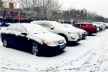 下雪天汽车雨刮器要竖起来吗1