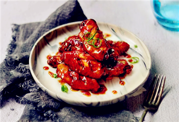 铁锅可以烧可乐鸡翅吗1