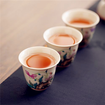 釉上彩的杯子可以装开水吗3