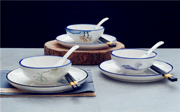 釉上彩摸得到花纹吗1