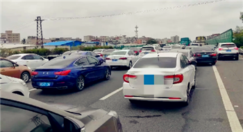 高速封路了车辆就堵在高速上吗1