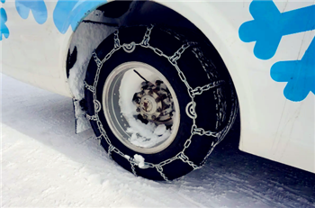 下雪天车子轮胎上装的什么3