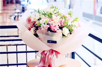 给女朋友送花是3.7还是3.82