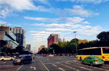 2024年五一成都能穿短袖吗1